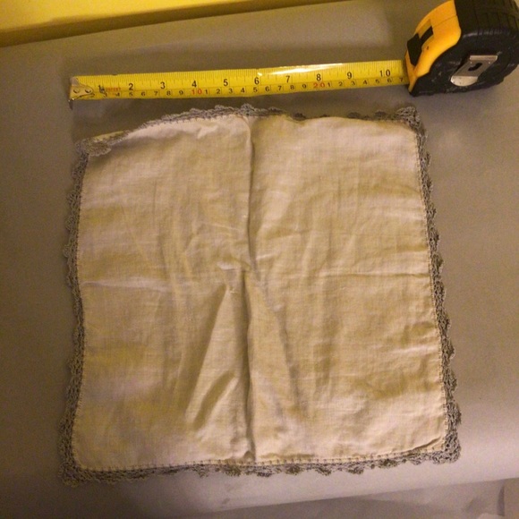 Vintage Bundle of White Laced Handkerchiefs - Picture 5 of 7